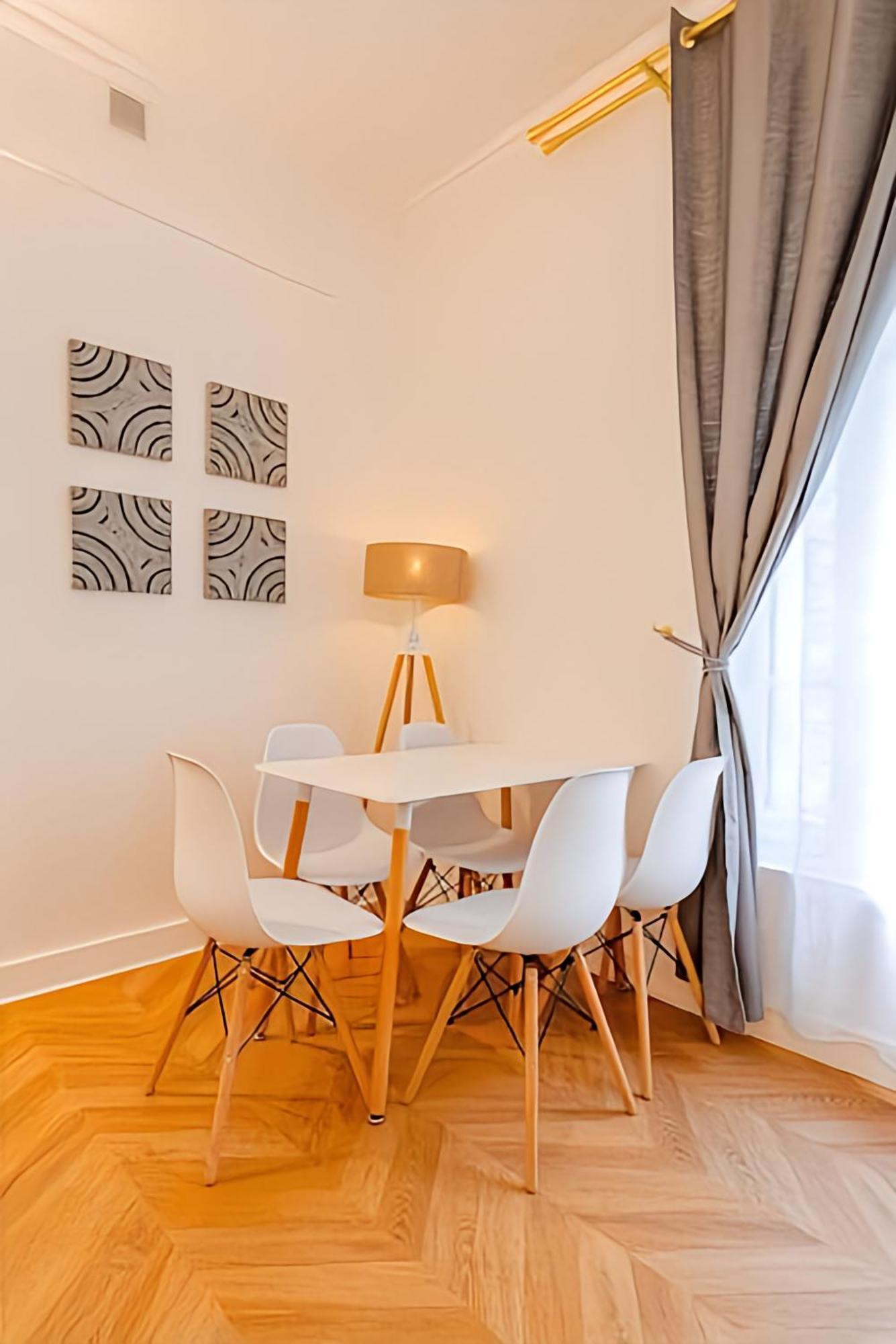 Loft A 2 Pas Des Champs Elysees Et De La Defense!